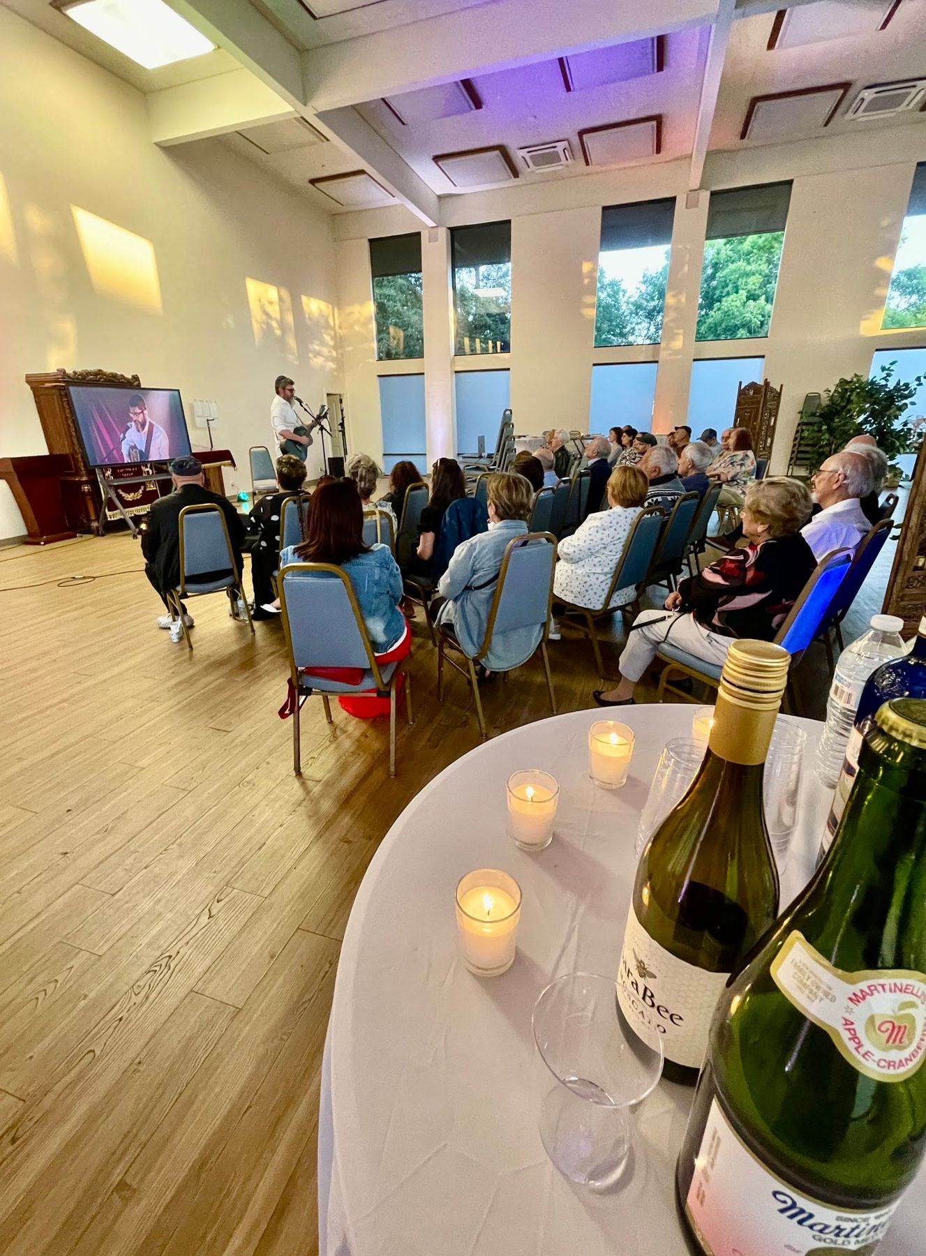 Evening lecture in the hall